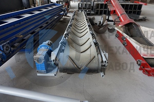 Производство Конвейер ленточный желобчатый с шевронной лентой